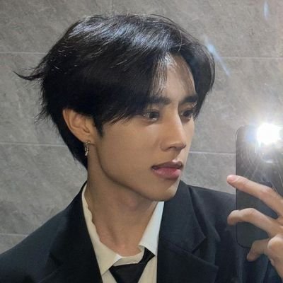 Role play ^ The best one in 2000 production and might be everyone favorite type of boyfriend. The hottest raccoon of The Boyz, Kim Sunwoo at your service.