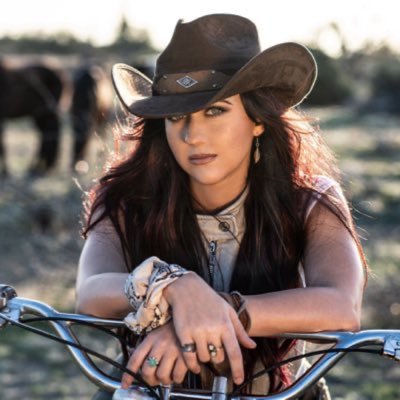 OFFICIAL ACCOUNT OF ASHLEY WINELAND MUSIC cmt