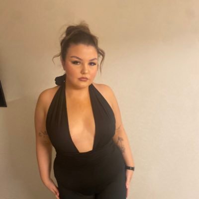 sarajw123's profile picture. aye you ya spooky bitch