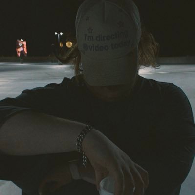 grahamlawlis's profile picture. Im just here chilling