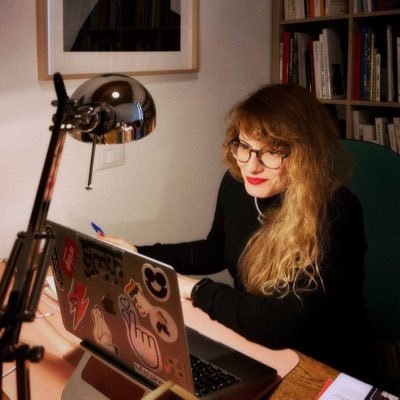 Co-Owner ed editrice di @RVM_Hub. Femminista. Amo: i bei libri, i vini buoni, i cani, lo yoga, la fotografia, collezionare vinili e le persone gentili.