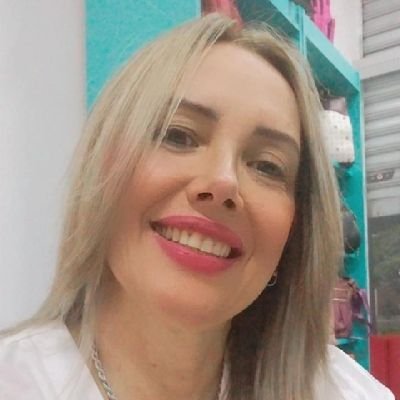 Jornalista, MBA em Liderança e Gestão do Terceiro Setor, 49 anos,  com deficiência física, mãe da Sofia e da Luíza.