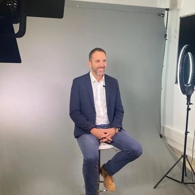 Directeur en maternelle-Co-rédacteur de l'appel à une convention citoyenne pour l'École-Référent Outre-mer de Place publique-Membre de l'APN de Place publique