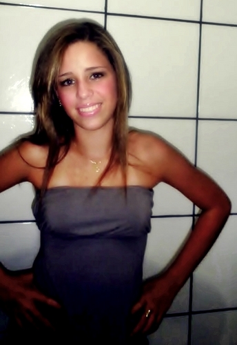 eu sou uma garota simpatica
e bonita e sou fa dos rebeldes