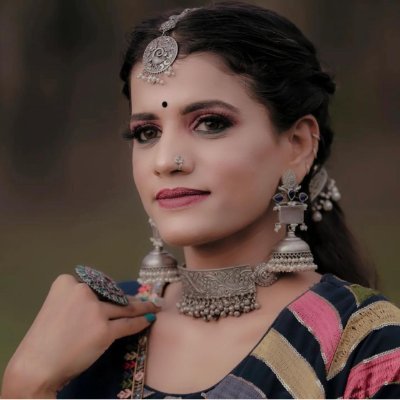 rajal_barot1's profile picture. Gujarati Singer ❤️