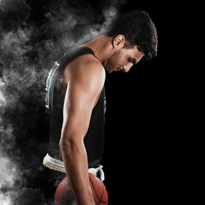 BASKETBALL PLAYER 🏀  6’11
https://t.co/8YseJWDire