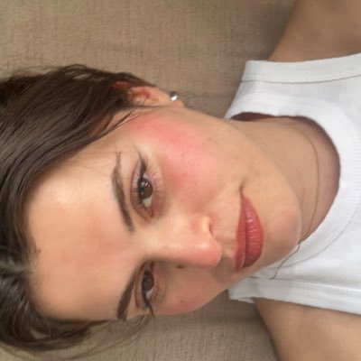 busbisakinnnn's profile picture. 