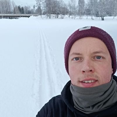 Jalkapallon yleismies⚽
Pelastaja 🚒
Kiinnostuksena urheilu ja musiikki kaikissa muodoissa.