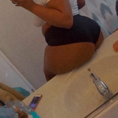 Welcome to my page where freaky shit goes down😜🫶🏽Rva✨21🦋5’1😌 short and thick