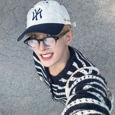 aiztkey38184's profile picture. 在全宇宙想成为月亮光辉你的其一港湾