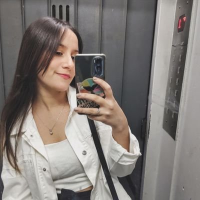 Sofirizzi's profile picture. romántica, no boluda