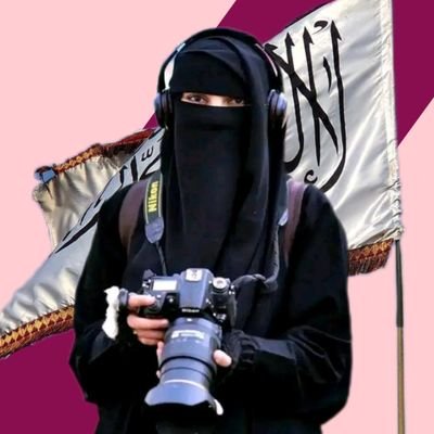 چه کسی می داند؟
شاید آن شادترین لحظه ما
در راه است ...