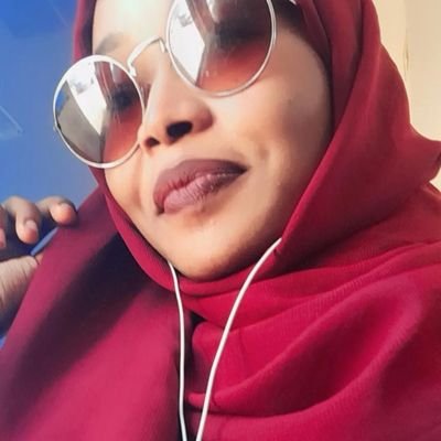يؤتيك من لُطفه ما لا تعرفه، حتى يُنسيك الذى ظننته لا يَمُر... 🌸