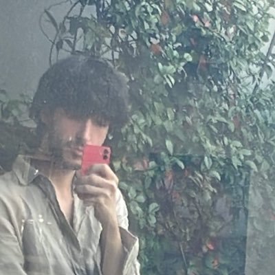 Dottorando, critico e analista a TvTalk. figlio del grigiore padano, scrivo ✍️ (e parlo 🎤) di qualsiasi cosa non implichi l’uso della parola “cilindrata”