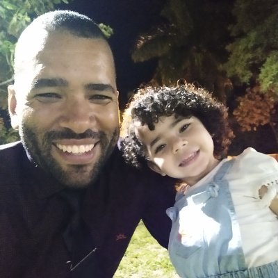 - Cristão. (OBPC-Garça/SP)
- Musico.
- Casado com uma Rainha.
- Pai de Um Princesa.
*