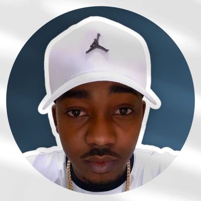 DesignOsten's profile picture. Fashion & Portrait in Paris