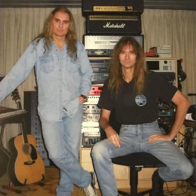 Forista de internet dedicado a divulgar el Metal y el Rock Progresivo. Fanático número uno de Dream Theater.