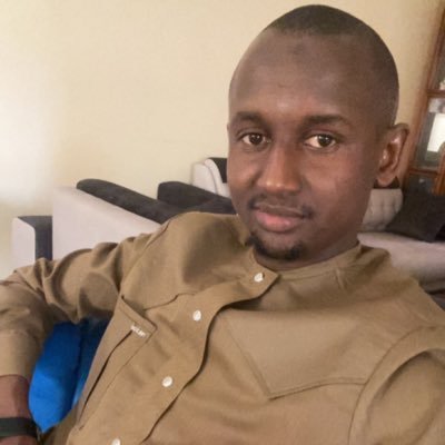 Au service de la République 🇸🇳 🇸🇳 🇸🇳 Ancien Diaykatt Soow.Ancien Sanarois ! Économiste,aime le débat contradictoire dans le respect😎