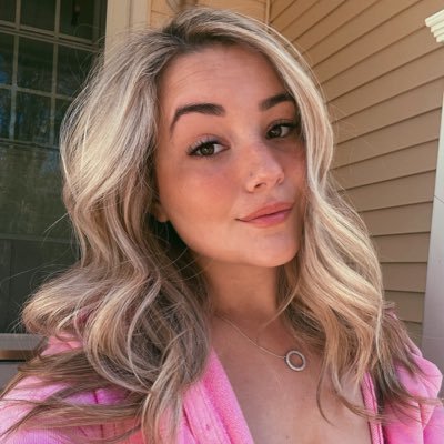 paige_roach's profile picture. I hate it here