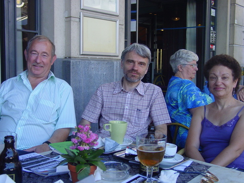 Het SF-café Leuven bestaat 15 jaar. We komen (meestal) samen in brasserie Van De Weyer aan het station van Leuven. Ik twitter over sf, futurologie,...
