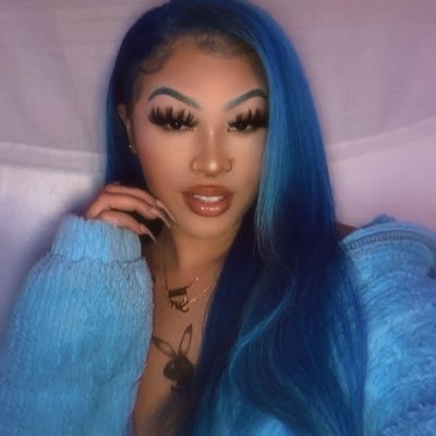 IG @ 3yesis 🐉 a thick b!tch that loves anime 🍜