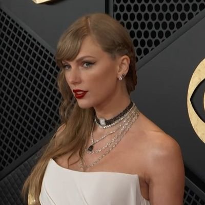 uma Swiftie, Selenator, Coldplayer e uma leitora obcecada por fantasia e romance. ✨️