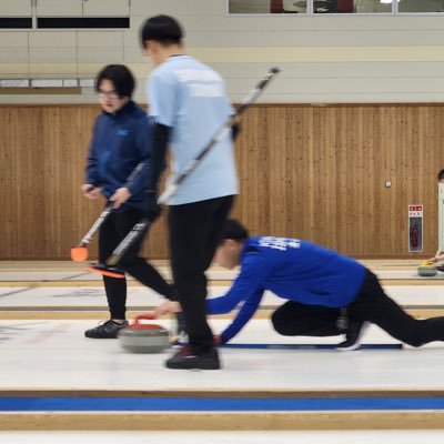 北里大学カーリングサークル(非公式)です！今年誕生しました。近いうちに公式になります🥌 
 カーリングに興味ある方はどしどし連絡下さい！ 
 本部:相模原キャンパス            白金、十和田キャンパスの方も歓迎❤️ 
周辺の他大学の方も歓迎💋  
学部も修士も博士でも！