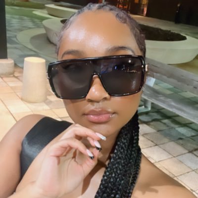 ylzee's profile picture. still her;e ✨