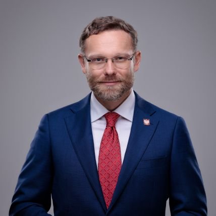 prywatnie mąż, ojciec dwojga dzieci, z zawodu adwokat, obecnie poseł na Sejm RP🇵🇱 X kadencji