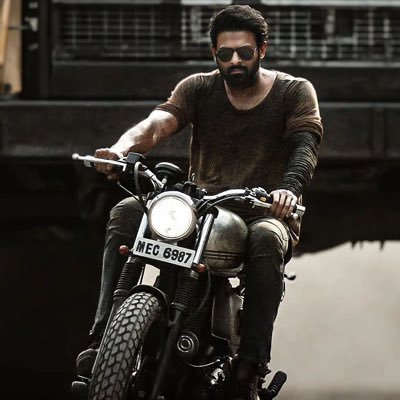 Nithin__g's profile picture. ☮️