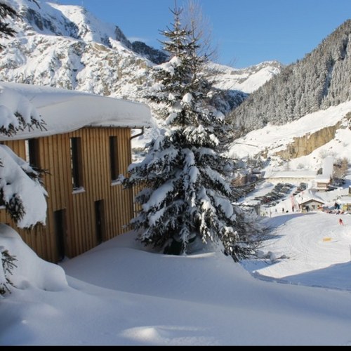 BCAndermatt's profile picture. Basecamp Andermatt ist the Hostel and Lodge for Mountaineers in Andermatt. Check in and find out!