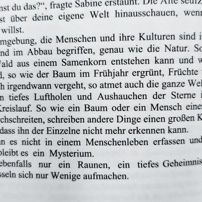 Wonne – Sonne – der uralte Reim, das ewige Gefühl war über das Kind gekommen. Tanzend hinein in immer neues Grün, immer andere Welt, immer tieferes Geheimnis.