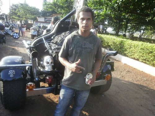 Um Homem Bomba qualquer hora capaz de explodir ..
Se Medo do Destino,Não a Destino Apenas Escolhas Diferentes..