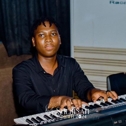 Music producer 🎚️🎛️
Pianist 🎹🎹
Content creator 🤗🤗