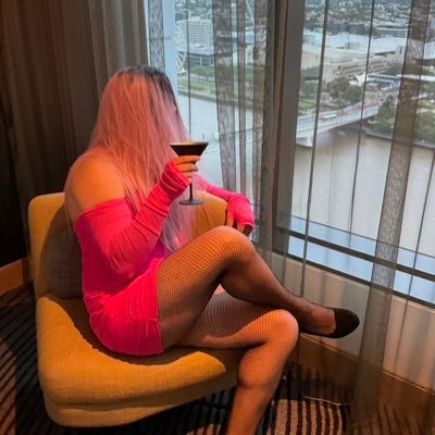 Young Aussie couple who likes to switch it up Sissy boyfriend Godess girlfriend follow us and don’t be afraid to drop by and give sissy Krystal a compliment