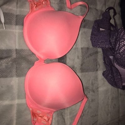 I am 25 years old boy from pakistan but live in UK.I am bra panty lover if someone want to share their bra panty than DM me. I have also my aunty used bra panty