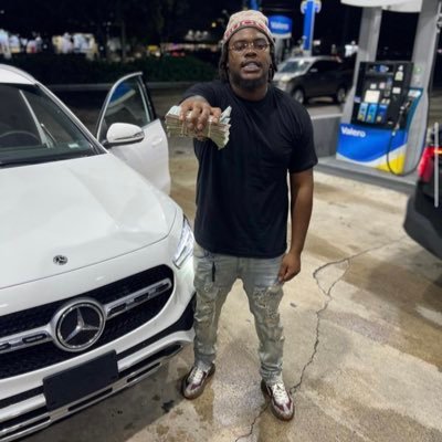 problemzzzz99's profile picture. ig: @99._problemzz