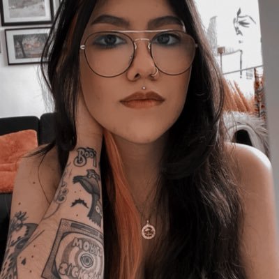 ghouliine's profile picture. 27 • she/her • pisces ☉ aquarius ☽ libra ↑