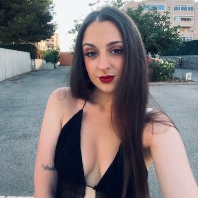 almudena2503's profile picture. 💔