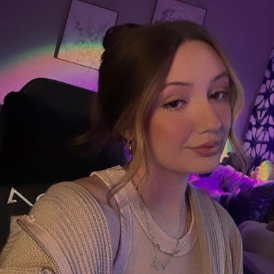 ༄ 25 | ✧ cozy variety gamer ✧ twitch affiliate ✧ 🍞*. ♡*. | ISFP-T•*☾ | fortnite • apex • overwatch | ༉‧ ♡*.✧ ❁╡˖✧ Business l 📧 lauxryn@gmail.com ♡*. ✧˖╞❁