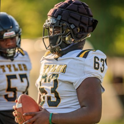 Blessed🙌TJC Offensive Lineman🟡⚫️@tjcfootball #JUCOPRODUCT #wampmadeOffensive Center/Guard/tackle 6’4 weigh 300 #pancakehouncho 3.5 GPA A Qualifier