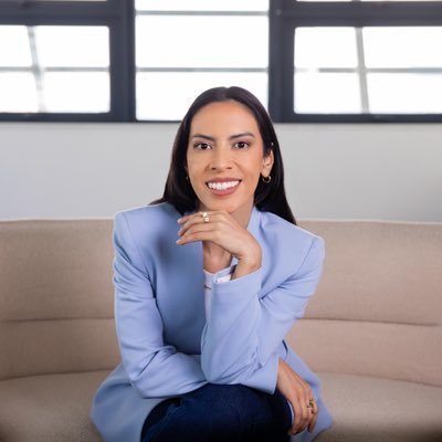 Bailarina🙆🏻‍♀️,  Gestora Cultural, Abogada, Diputada VP de la Asamblea Legislativa de El Salvador.🇸