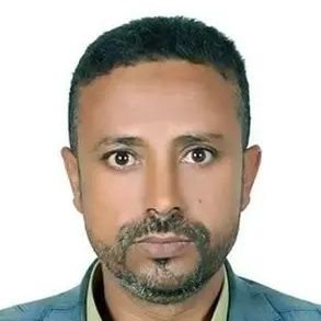 موظف حكومي في حقل الصحه  
تلميذ في مدرسه الحياه .عربي يمني من عمق اصاله العروبه اليمن