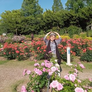 与えることは義務ではなく特権と考えてください。理由もなく他の人を助け、見返りを期待せずに彼らに与えてください。私たちは世界を変え、与え、助けることによってそれをより良い場所にすることができます、