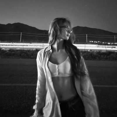 CanyouseeHuHJj's profile picture. 놀이터