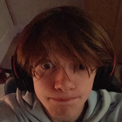 AM MINOR FROM BRITAIN, AND STREM GAMES ON TWITCH WOOO  ME https://t.co/SwthELqvVC