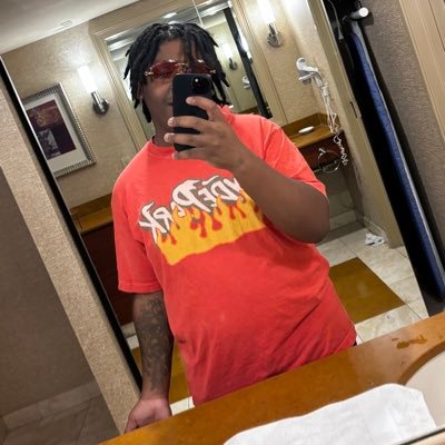 ElyMadeIt's profile picture. GFX Designer 🫶🏾🖌️