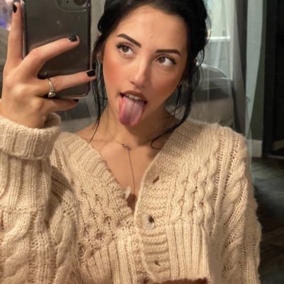 19 | just a horny gal | @alyasmineec | dm me or add me on snap for menu | new to nsfw twt