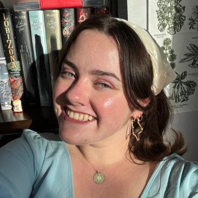 23 || she/her || YA SFF writer || MLIS ||🖤🤍 ✡️ || publishing student