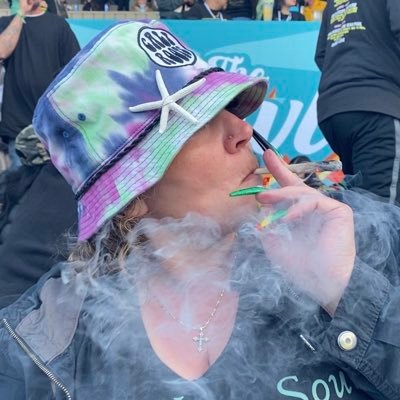 raelovebandzz's profile picture. Verified Kick Streamer ~ High Tides & Good Vibes💚💛❤️